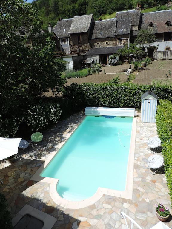 Auberge Saint Fleuret Estaing  Exteriér fotografie